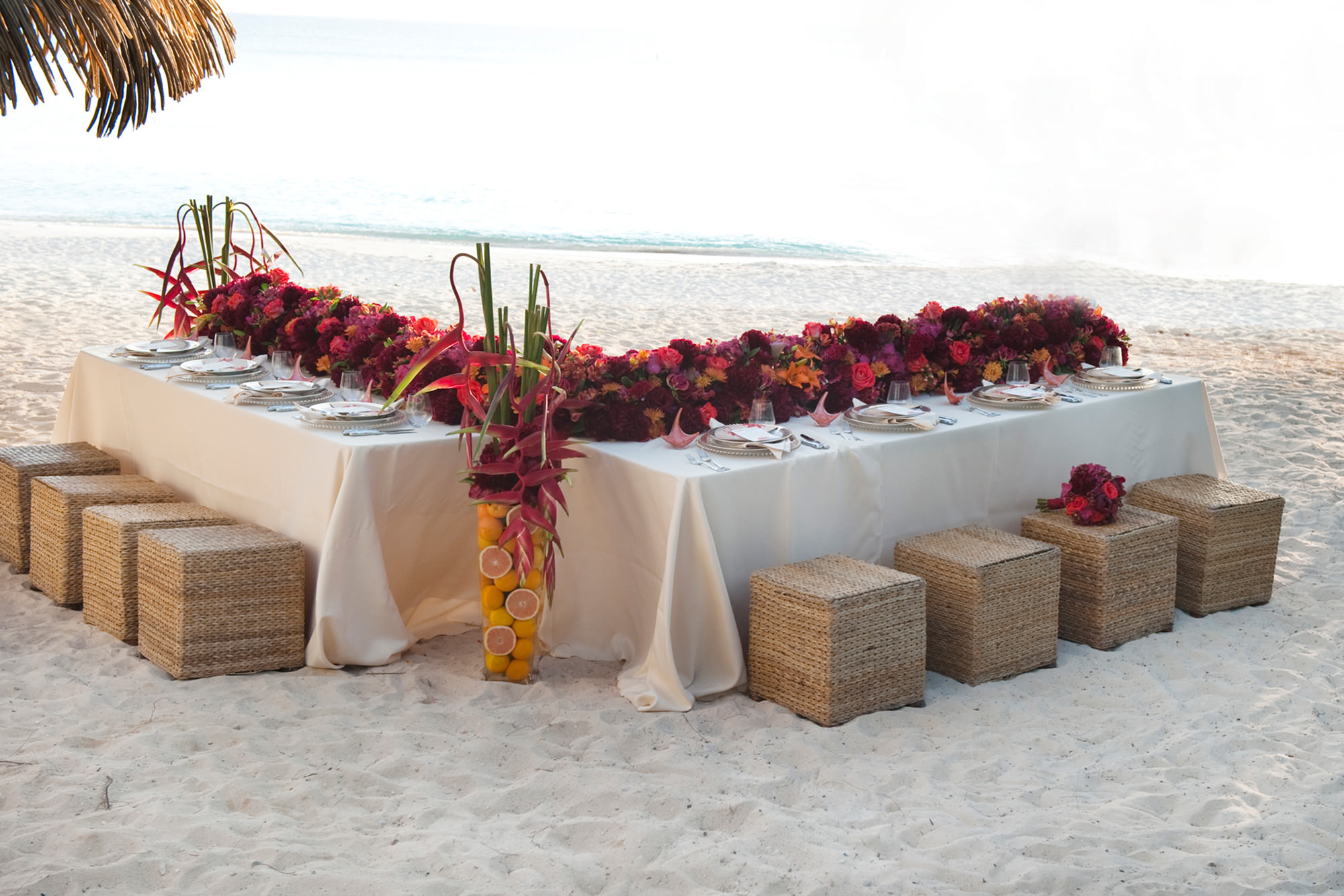 bold-beach-wedding-inspiration-grand-cayman-table-setting