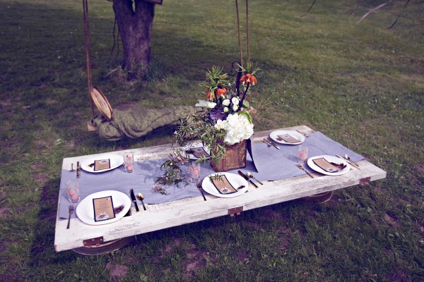 rustic-outdoor-wedding-inspiration-table