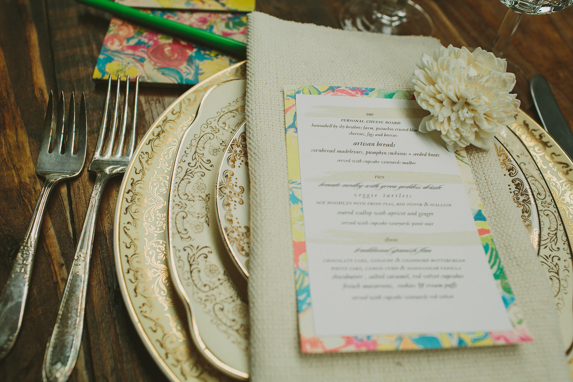 momental-party-warehouse-wedding-shower-place-setting